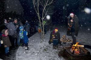 007 Pozdrav zimi in praznik luči Foto atelje Postojnatext